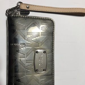 Michael Khors Wrislet Wallet